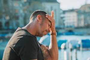 背中ニキビをストレス発散で改善する方法は？