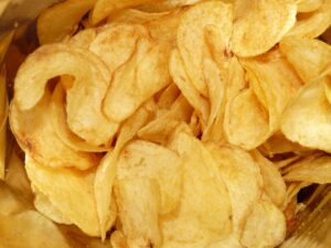 背中ニキビを改善するための脂っこい食事の見直しポイントは？